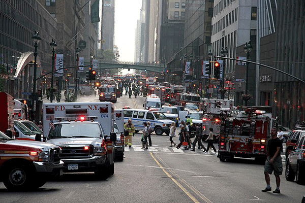 New York&#039;ta korkutan patlama, 11 yaralı