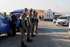 Adana&#039;da 3 TIR&#039;da jandarma araması