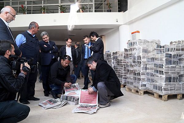 Ankara&#039;da yasaya aykırı afişlere el konuldu