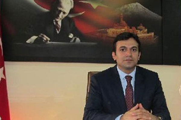 Ağrı&#039;ya geçici Belediye Başkanı olarak Ercan Ateş atandı