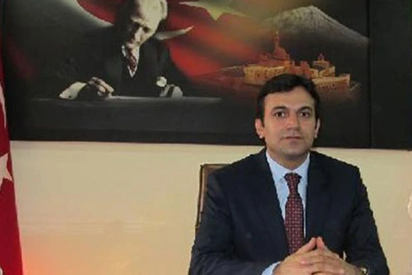 Ağrı'ya geçici Belediye Başkanı olarak Ercan Ateş atandı
