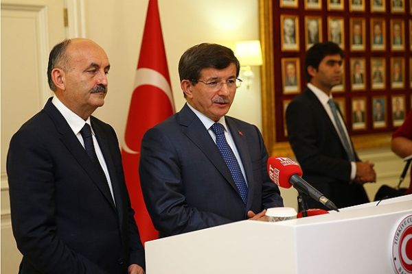 Davutoğlu, &#039;Sokaklar çetelere bırakılmayacak&#039;