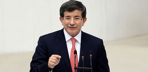 Ahmet Davutoğlu Meclis&#039;te ilk kimin elini sıktı?