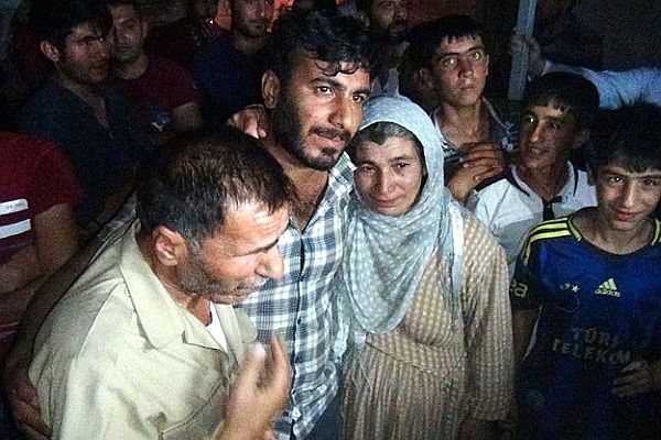 Türk şoförler 23 gün sonra ailelerine kavuştular