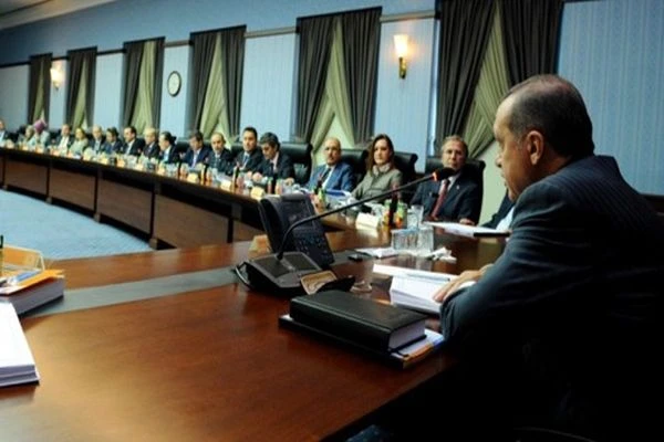 AK Parti'de kritik toplantı kararı