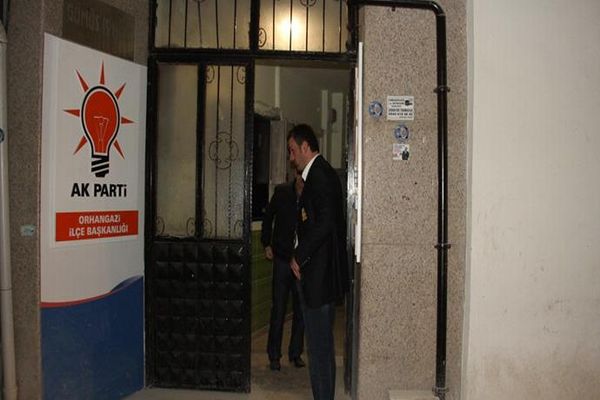 AK Parti binasında bomba alarmı