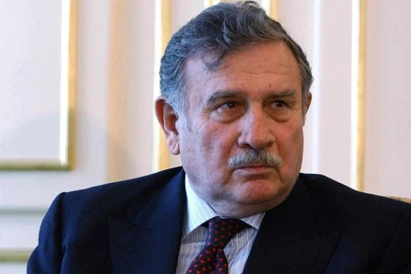 Eski Başbakan hastaneye kaldırıldı