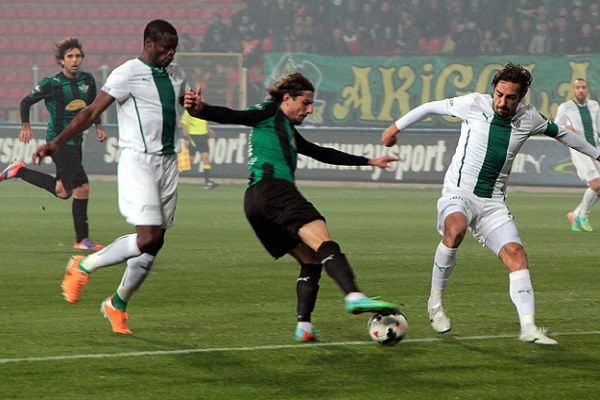 Akhisar Belediyespor, Bursaspor&#039;u 2-1 yendi