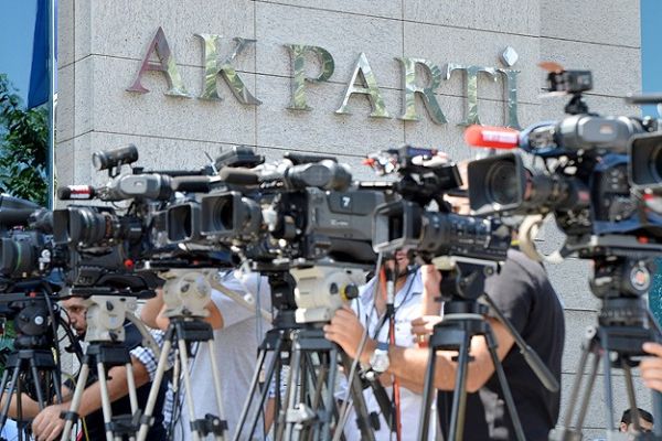 AK Parti&#039;de tarihi MYK başladı