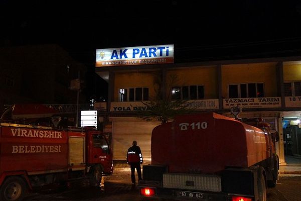 Şanlıurfa&#039;da AK Parti binasına saldırı