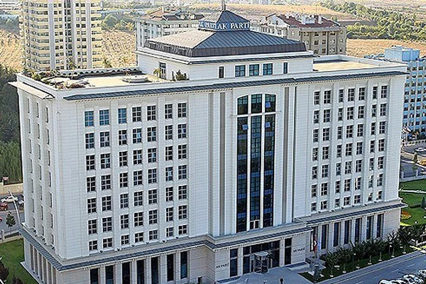 AK Parti'de kadın ve gençlere öncelik