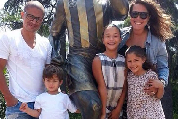 Alex Kadıköy'deki heykelini ziyaret etti