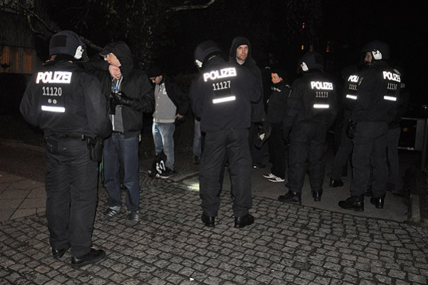 Almanya&#039;da &#039;devlet baskısı&#039; protesto edildi