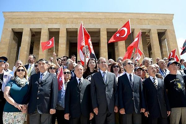 Tahliye edilen emekli ve muvazzaf askerler Anıtkabir&#039;de