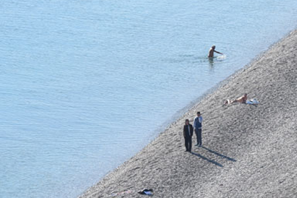 Antalya&#039;da vatandaşlar denize girdi