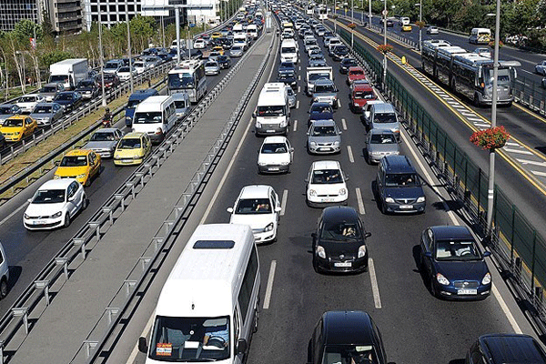 Trafiğe kayıtlı araç sayısı, 18 milyon 52 bin 195&#039;e ulaştı