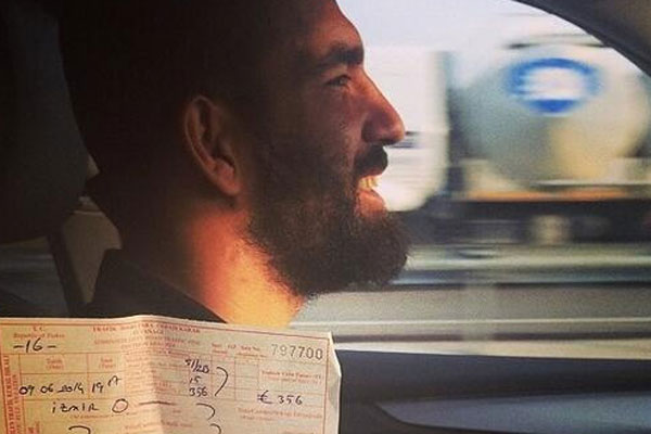 Arda Turan trafik cezasını yedi