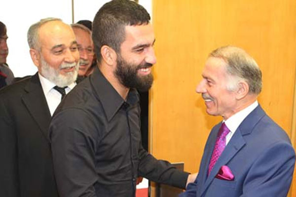 Arda Turan Bayrampaşa&#039;yı ziyaret etti