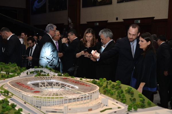 Vodafone Arena&#039;ya muhteşem tanıtım