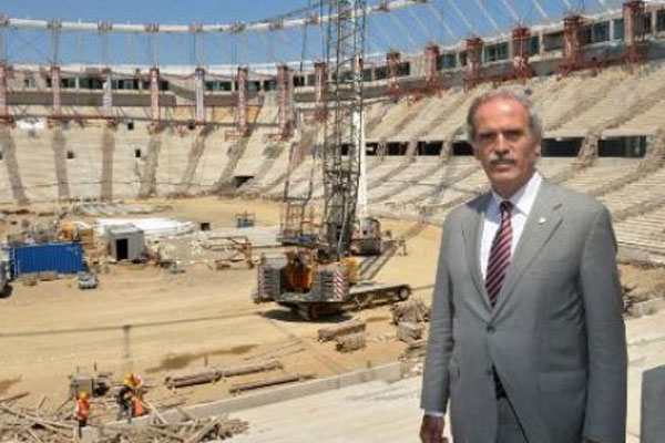 Timsah Arena&#039;nın çatı halatları geriliyor