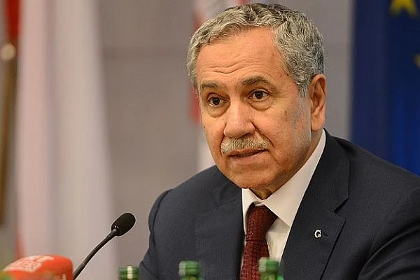 Arınç, 'Yeni bir Türkiye hızla gelişiyor'