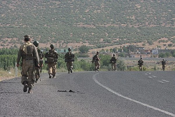 Diyarbakır'da 2 uzman çavuş kaçırıldı