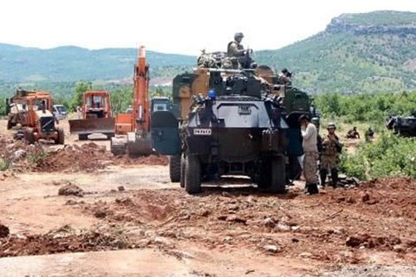 PKK&#039;lılar askere ateş açtı, 2 yaralı