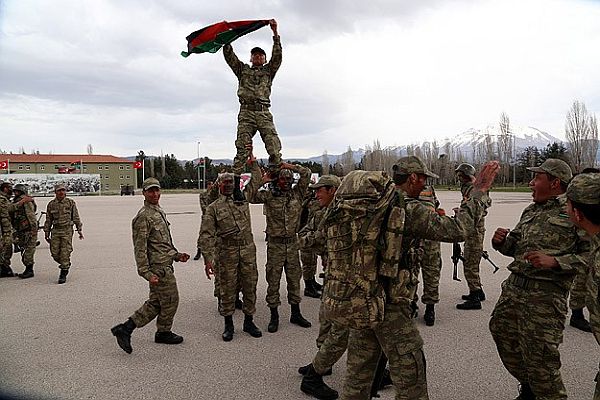 Libya askerleri Türkiye&#039;deki eğitimlerini tamamladı