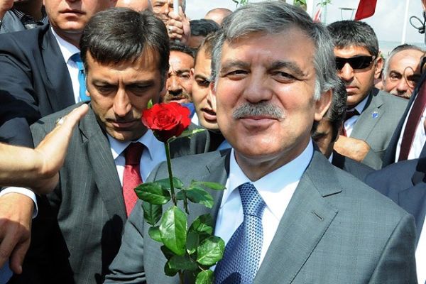 Abdullah Gül&#039;den yeni parti iddialarına yanıt!