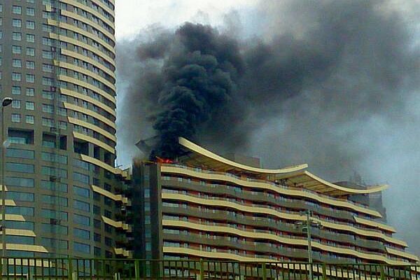 İstanbul&#039;da alışveriş merkezinde yangın çıktı