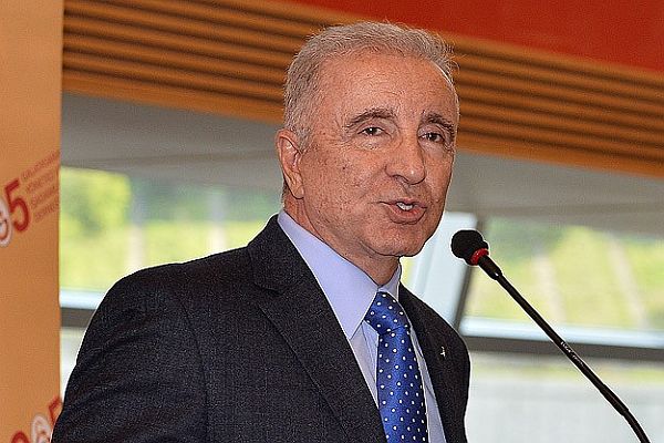 Aysal, 'Galatasaray'da 2 sene daha varım'