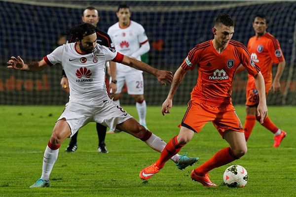 Başakşehir, Galatasaray&#039;ı dağıttı!