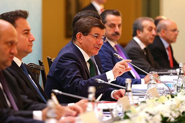 Başbakan Davutoğlu merakla beklenen paketi açıkladı!