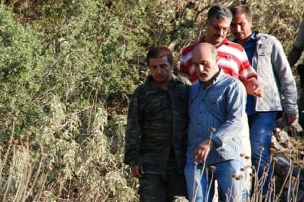 Oğlunu öldüren baba ağaç kovuğunda yakalandı