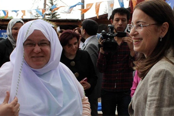 Bakan İslam belediye başkanından 'şalvar' istedi