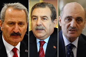 Üç bakan istifa etti