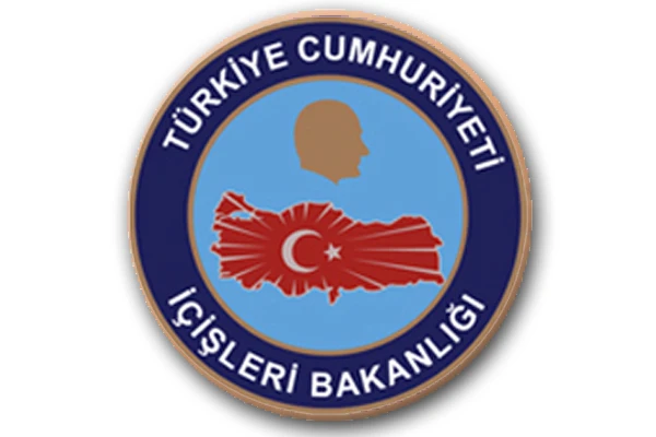 İçişleri Bakanlığı'ndan 'bayrak indirme'ye ilk ceza