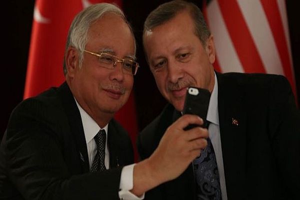 Başbakan Erdoğan'dan 'selfie' pozu