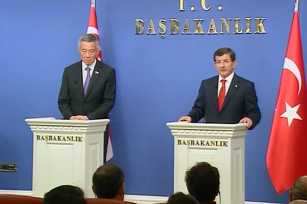 Davutoğlu ve Lee Hsien Loong'tan ortak basın toplantısı