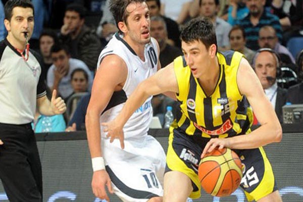 Anadolu Efes ile Fenerbahçe Ülker 112. kez karşılaşacak