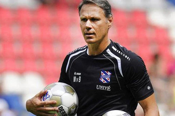 Van Basten ara verdi