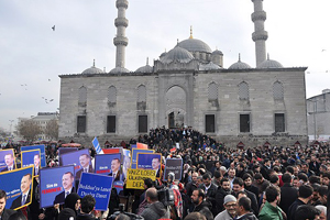 İstanbul&#039;da &#039;Bedduaya lanet, duaya davet&#039; mitingi