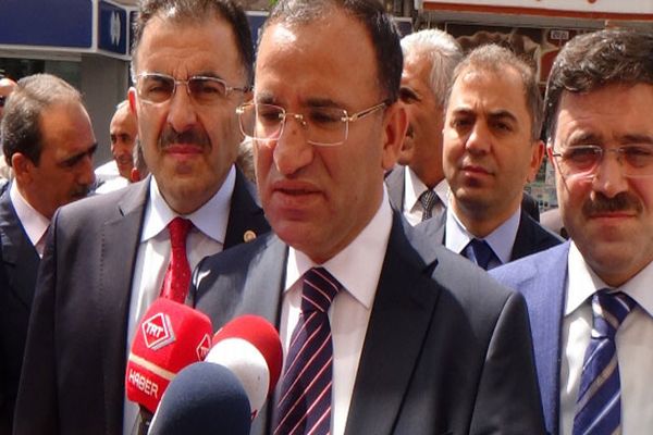 Bekir Bozdağ‘dan operasyon yorumu