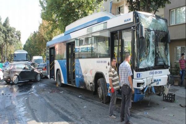 Bir otobüs faciası haberi de Ankara&#039;dan, ölü ve yaralılar var