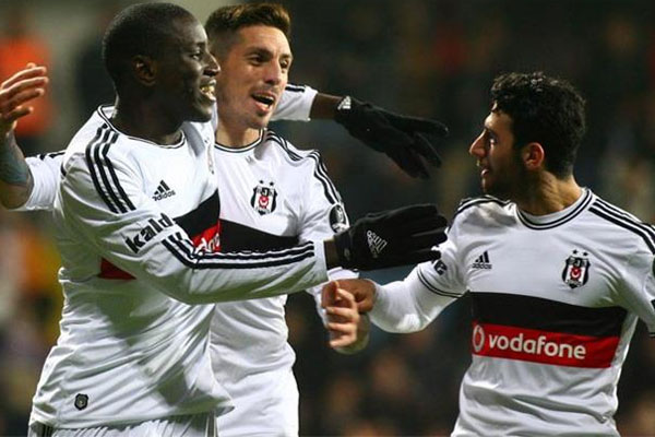 Beşiktaş, Demba Ba ile liderliğe uçtu