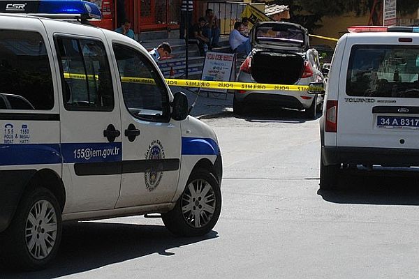 İstanbul Beyoğlu&#039;nda silahlı çatışma