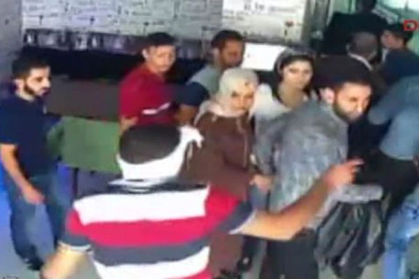 Vatandaşı taşlayıp bıçakla tehdit ettiler