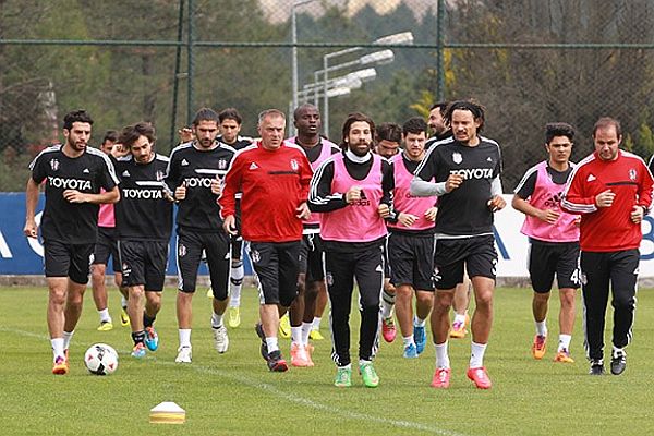 Beşiktaş 24 Haziran&#039;da topbaşı yapacak