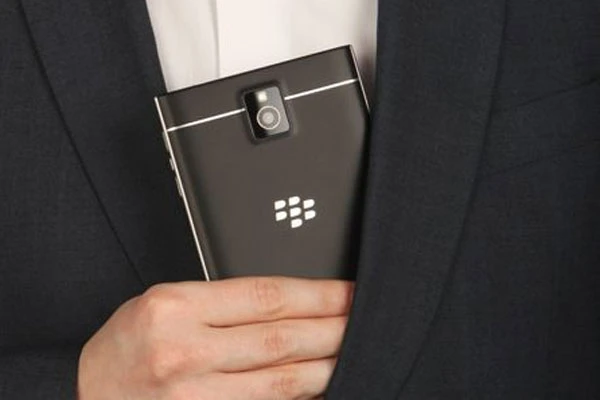 BlackBerry Passport artık resmi