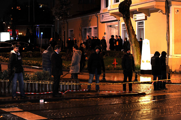 Sultanahmet&#039;te ikinci bomba alarmı